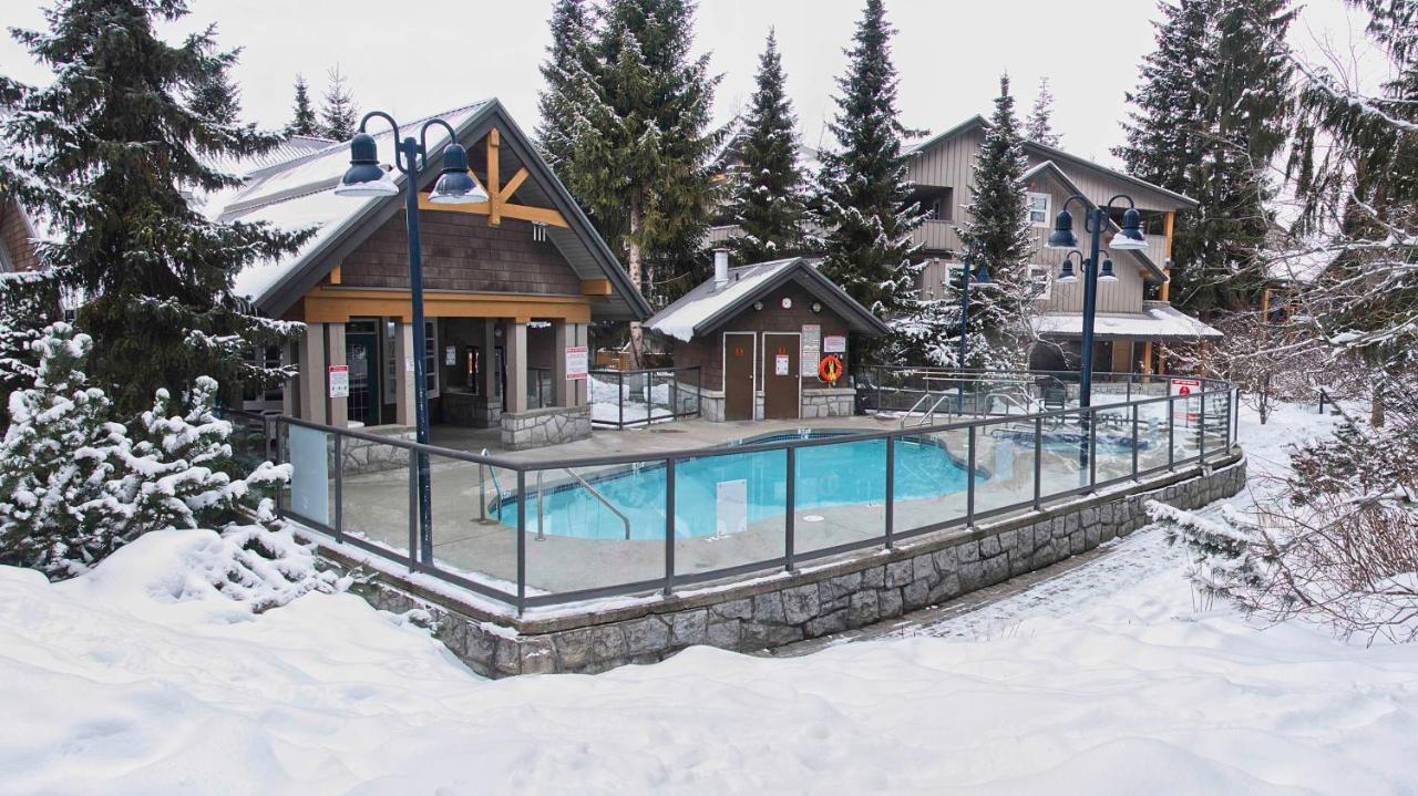 Attractive Townhouse In Whistler Village With Hot Tub ภายนอก รูปภาพ