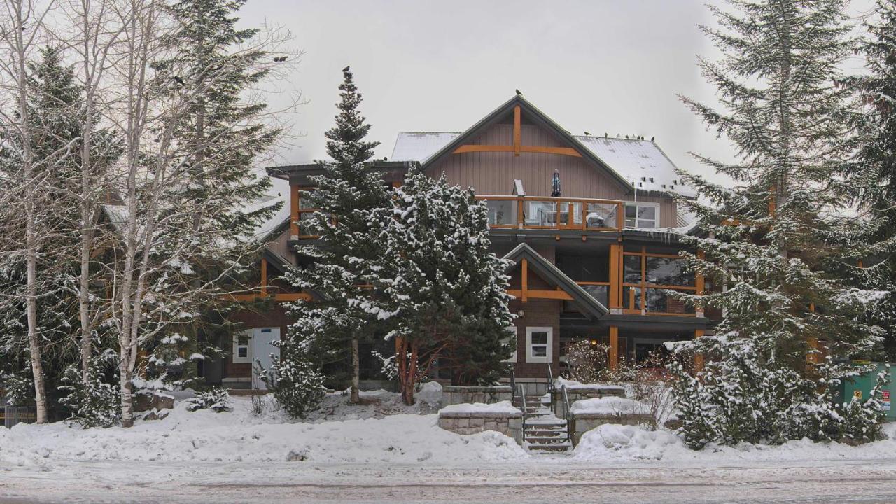 Attractive Townhouse In Whistler Village With Hot Tub ภายนอก รูปภาพ